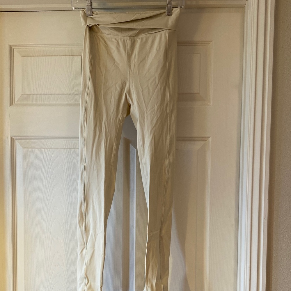 Camilla & Marc Beige Leggings Sz 4.  Box22